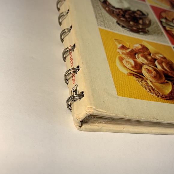 Betty Crocker’s GOOD and EASY COOKBOOK 2nd Printing 1972 VTG Spiral Hard Cover - Picture 5 of 13